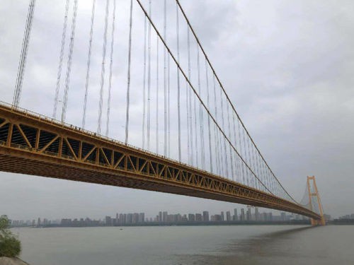 the world's largest double-deck suspension bridge officially opened to traffic